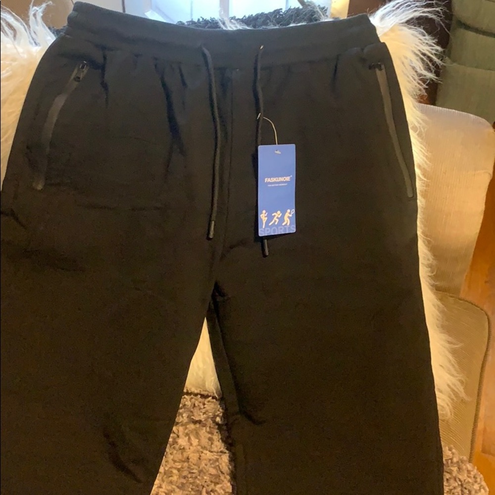 Black Men’s Jogger NWT